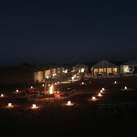 Riad Caravasar Merzouga Buitenkant foto