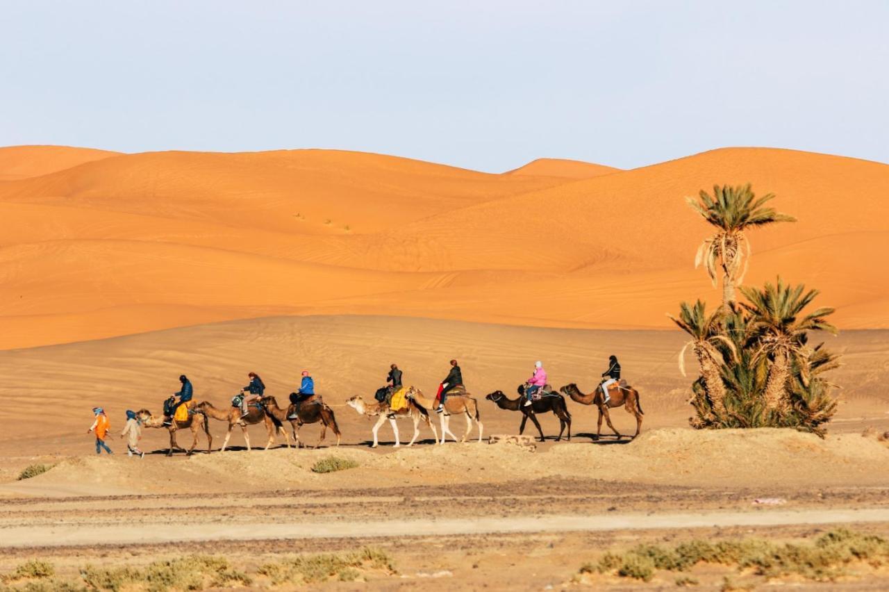 Riad Caravasar Merzouga Buitenkant foto